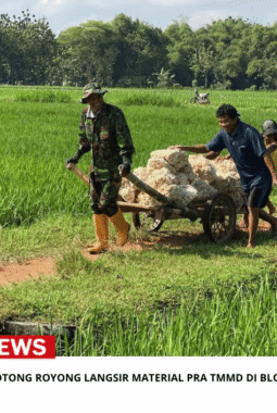 TNI dan Warga Gotong Royong Langsir Material Pra TMMD di Blora