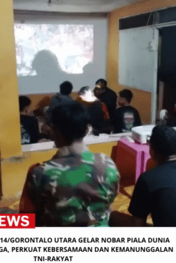 Babinsa Kodim 1314/Gorontalo Utara Gelar Nobar Piala Dunia 2026 Bersama Warga, Perkuat Kebersamaan dan Kemanunggalan TNI-Rakyat