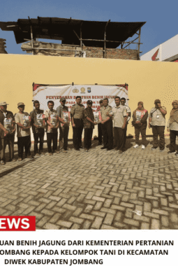 Penyerahan Bantuan Benih Jagung dari Kementerian Pertanian Melalui Polres Jombang Kepada Kelompok Tani di Kecamatan Diwek Kabupaten Jombang